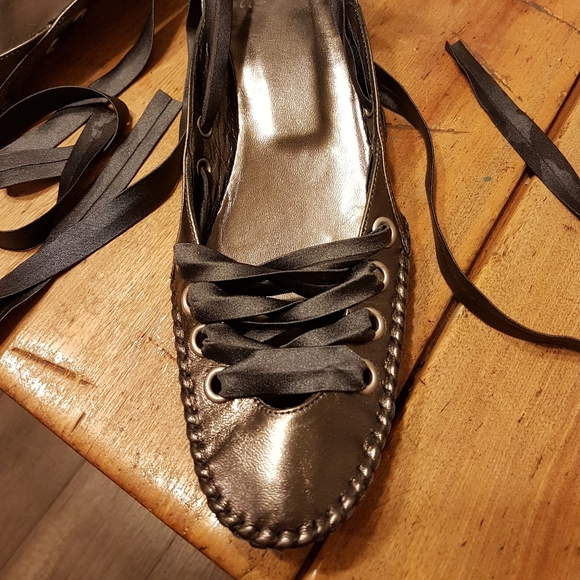 Aliwell Women's ballet style shoe with slight heel - Picture 2 of 6